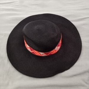 🕊Woven Sun Hat With Beautiful Embroidered Design🕊